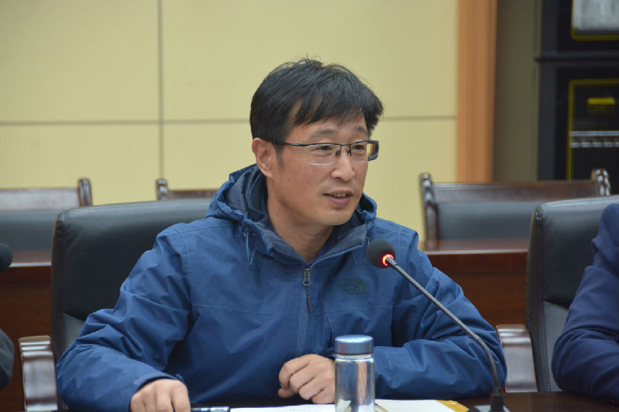 蘇文甫副校長為部分處科級干部講授黨課.jpg